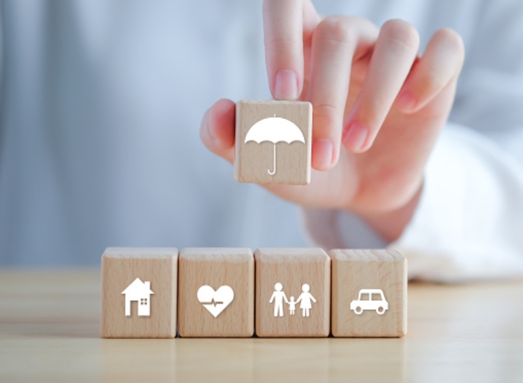 Insurance agent explaining umbrella coverage benefits in Natick, MA